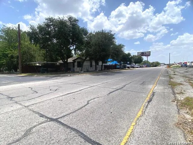 521 E EL DORADO San Antonio, TX 78204