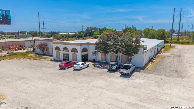 735 E IH 10 Seguin, TX 78155