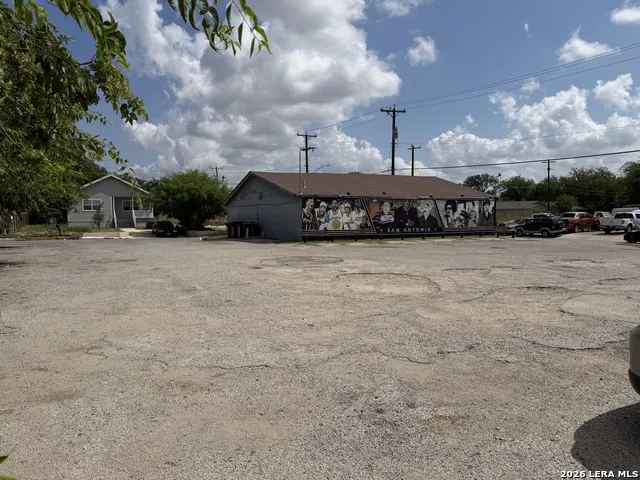 303 Bellinger St San Antonio, TX 78220