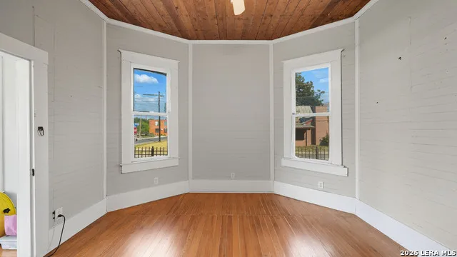 1502 Buena Vista San Antonio, TX 78207