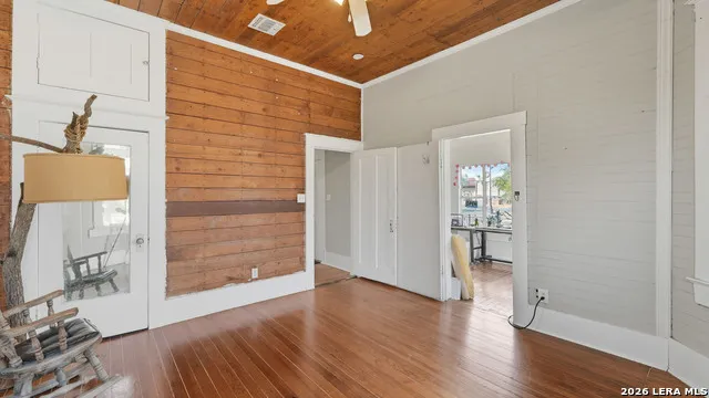 1502 Buena Vista San Antonio, TX 78207