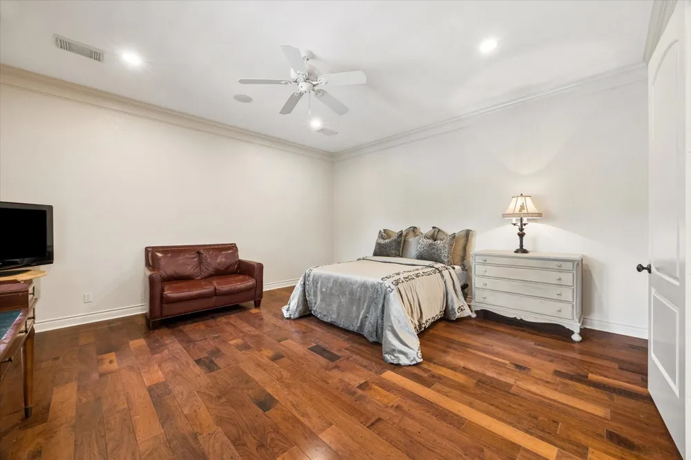 2103 Airline Drive Friendswood, TX 77546