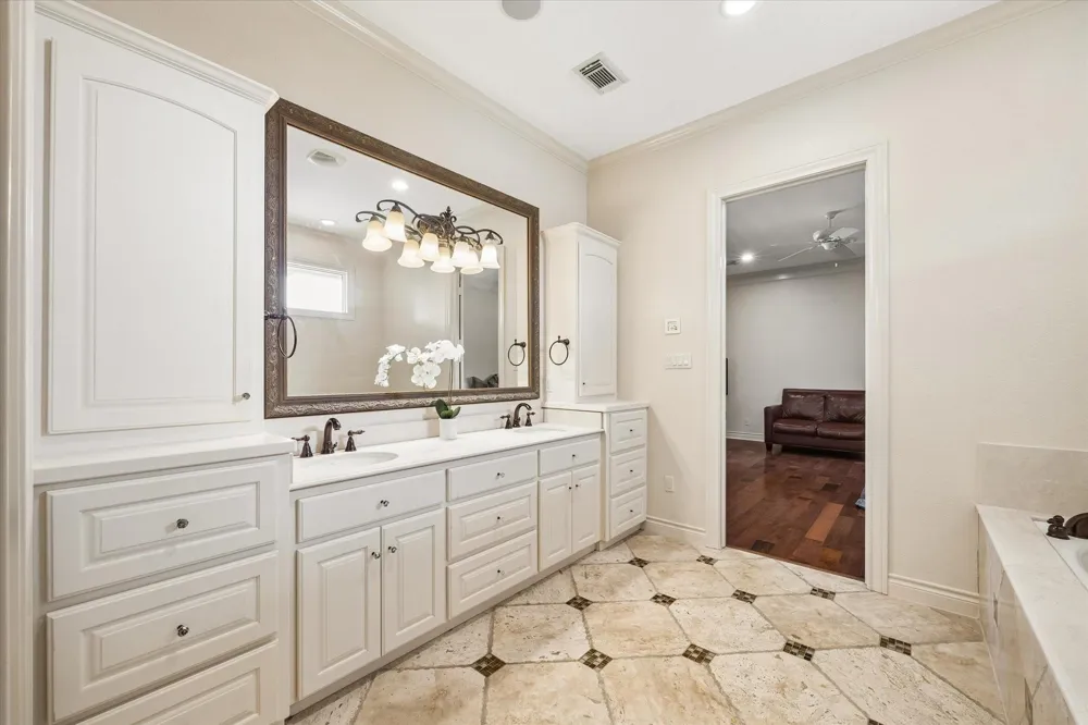2103 Airline Drive Friendswood, TX 77546
