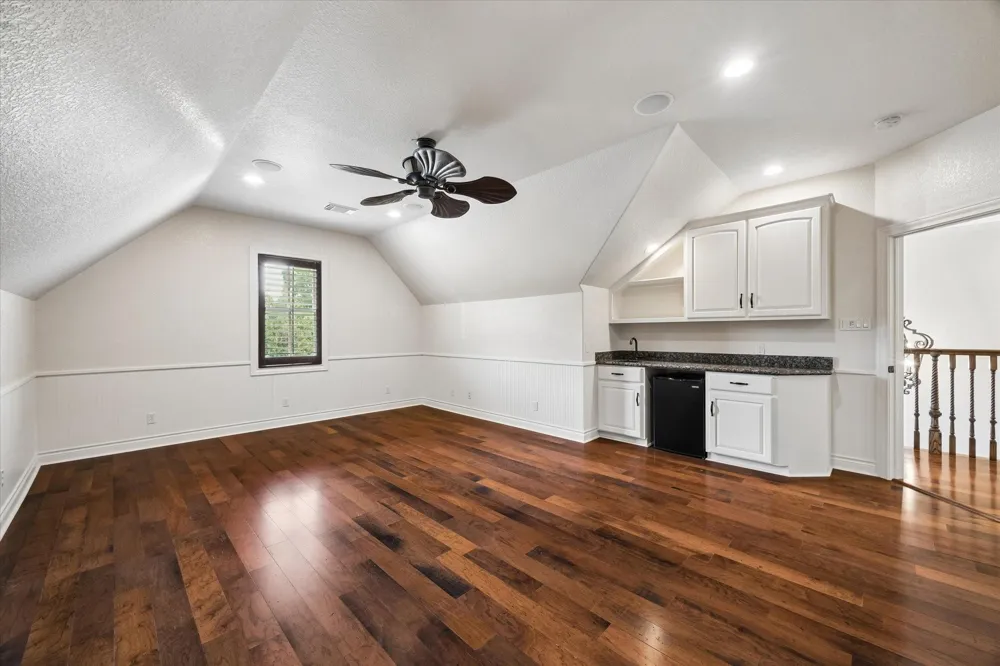 2103 Airline Drive Friendswood, TX 77546