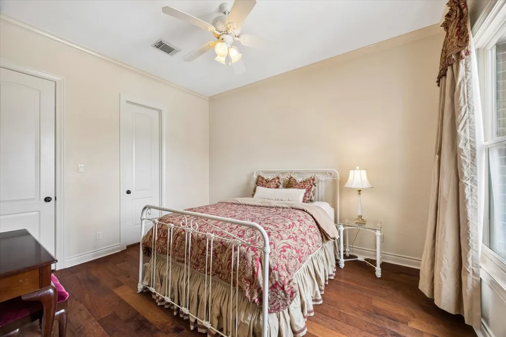 2103 Airline Drive Friendswood, TX 77546