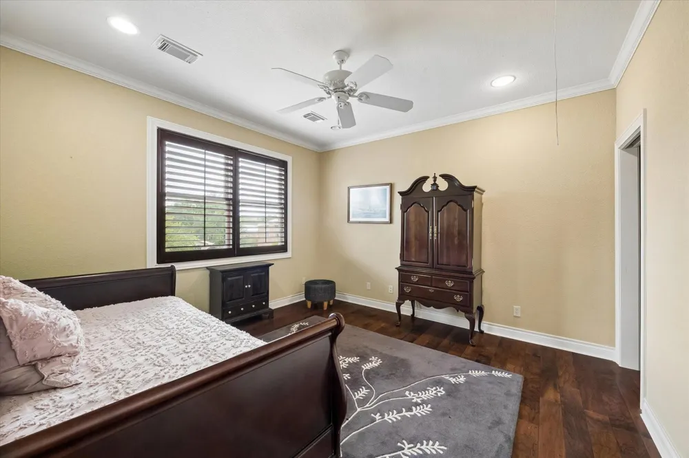 2103 Airline Drive Friendswood, TX 77546