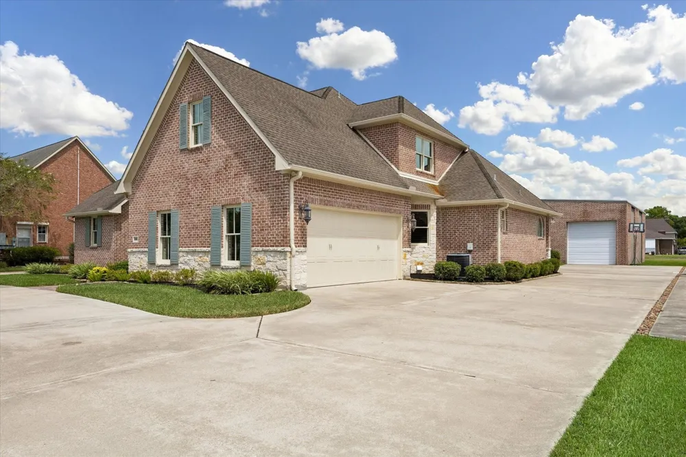 2103 Airline Drive Friendswood, TX 77546