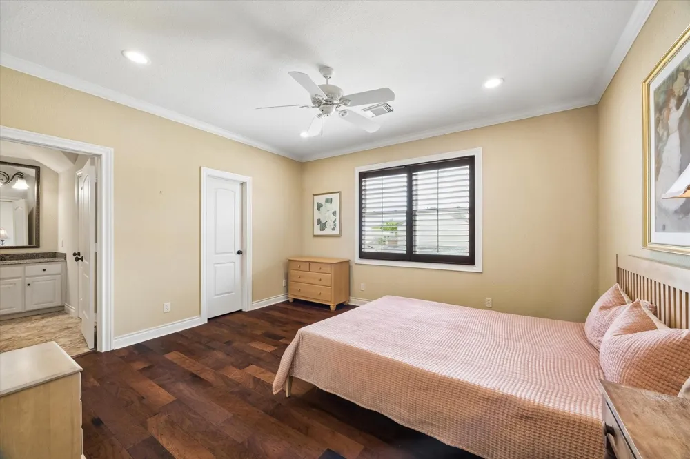 2103 Airline Drive Friendswood, TX 77546