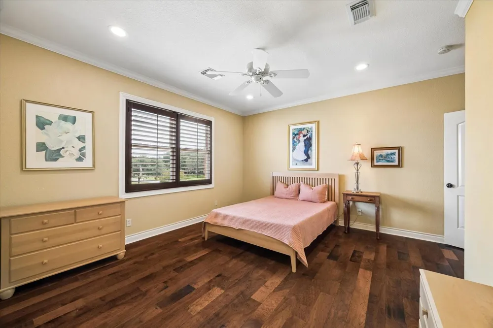 2103 Airline Drive Friendswood, TX 77546