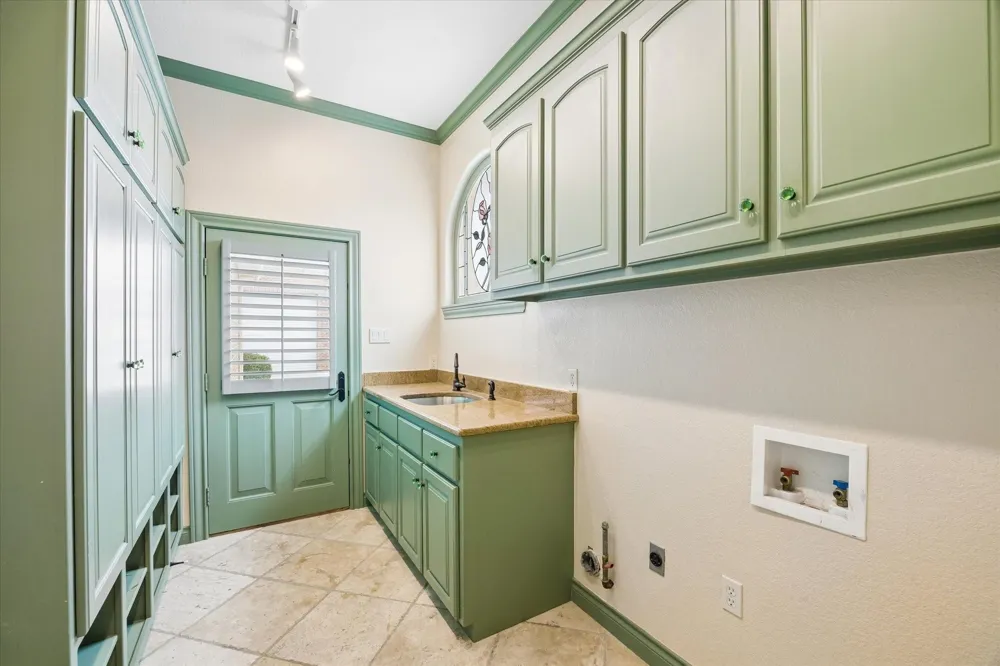 2103 Airline Drive Friendswood, TX 77546