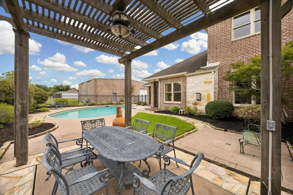 2103 Airline Drive Friendswood, TX 77546