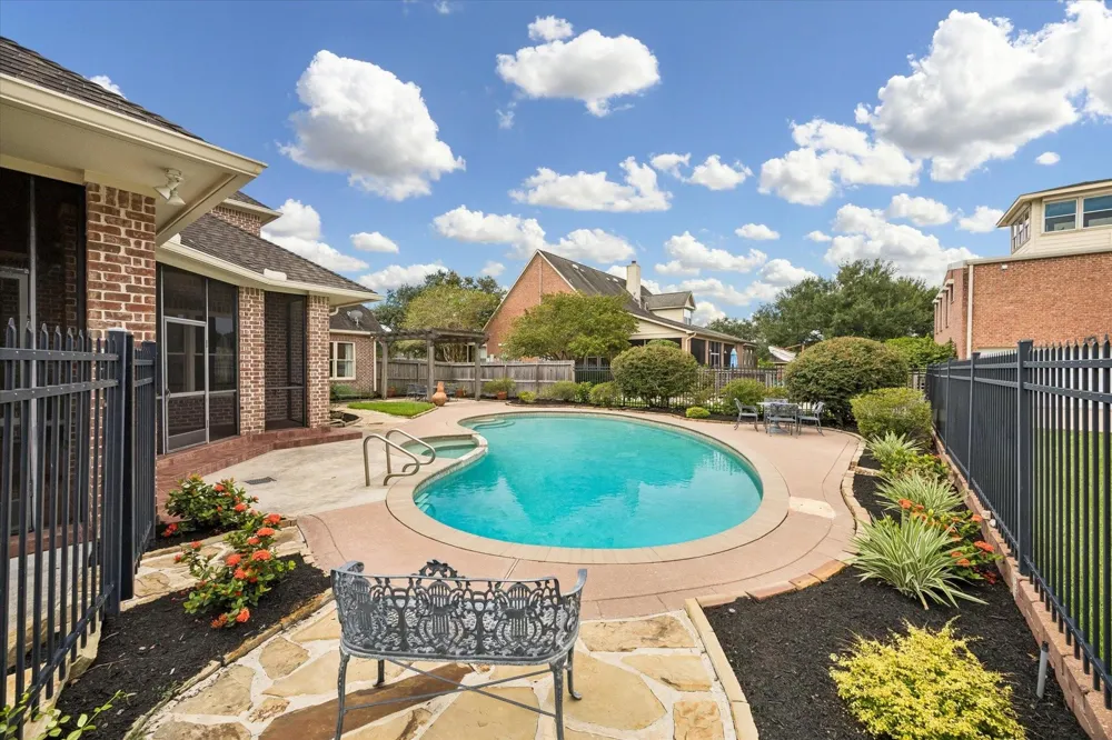 2103 Airline Drive Friendswood, TX 77546