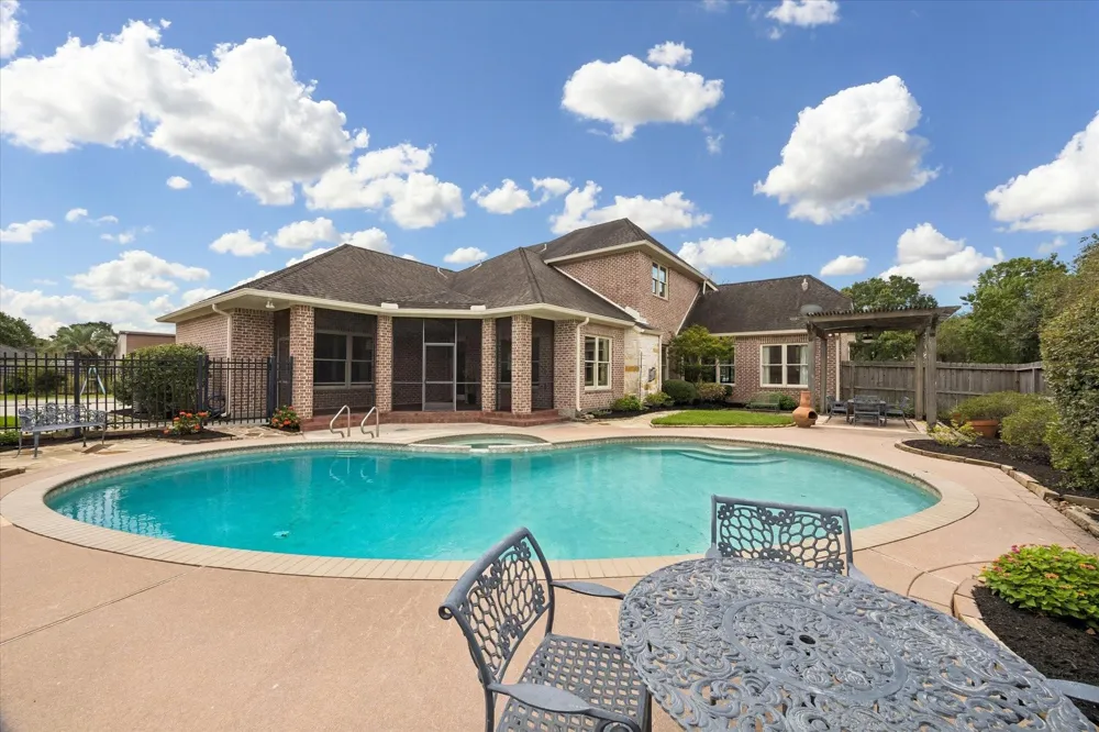 2103 Airline Drive Friendswood, TX 77546
