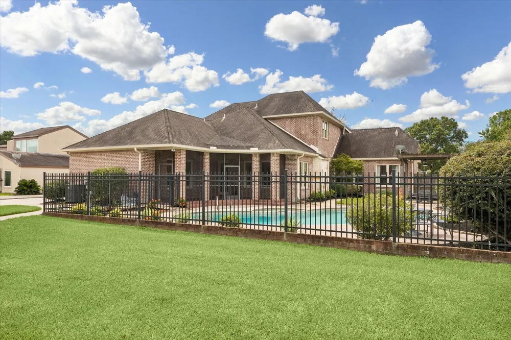 2103 Airline Drive Friendswood, TX 77546