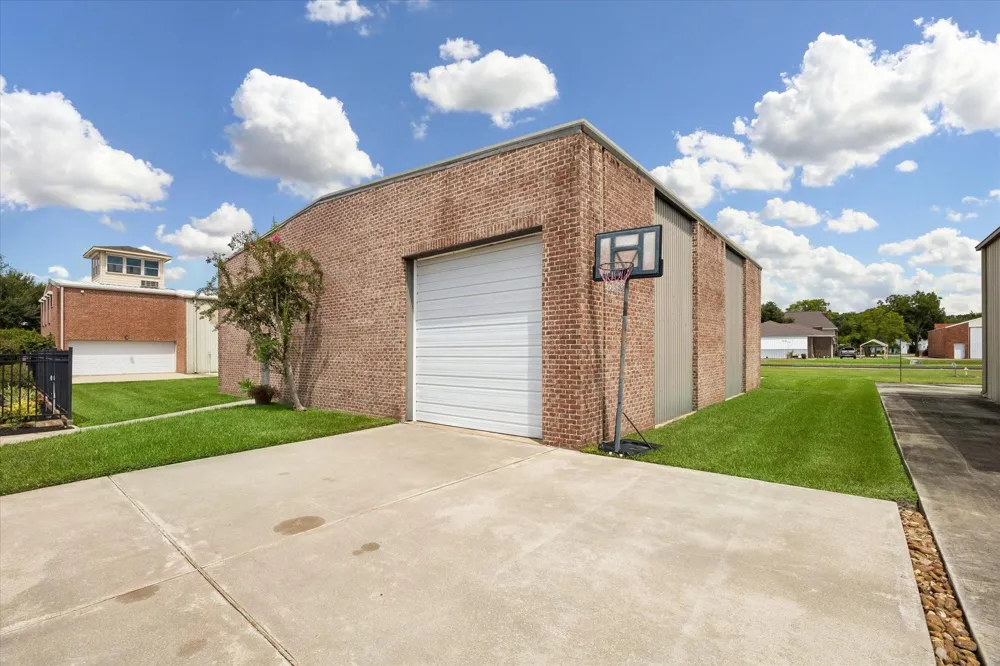 2103 Airline Drive Friendswood, TX 77546