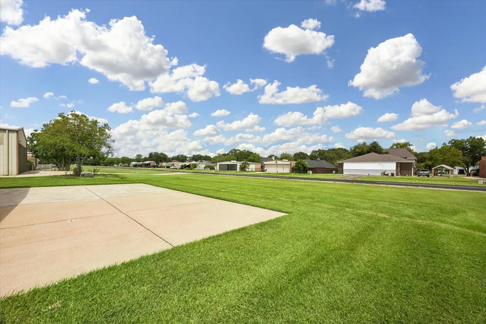 2103 Airline Drive Friendswood, TX 77546