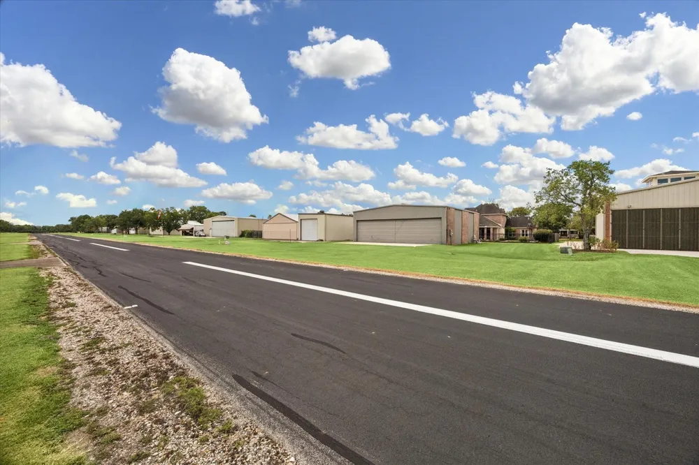 2103 Airline Drive Friendswood, TX 77546