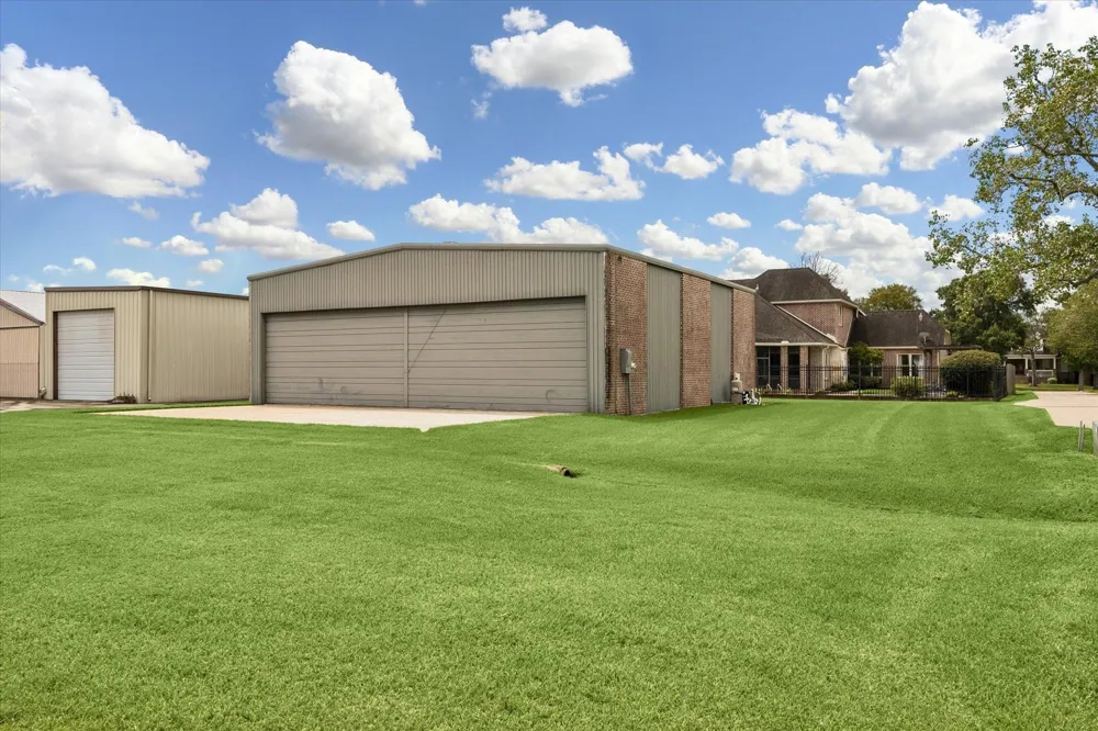 2103 Airline Drive Friendswood, TX 77546