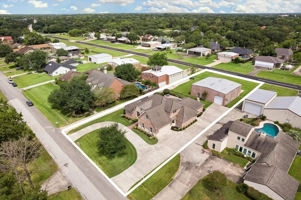 2103 Airline Drive Friendswood, TX 77546