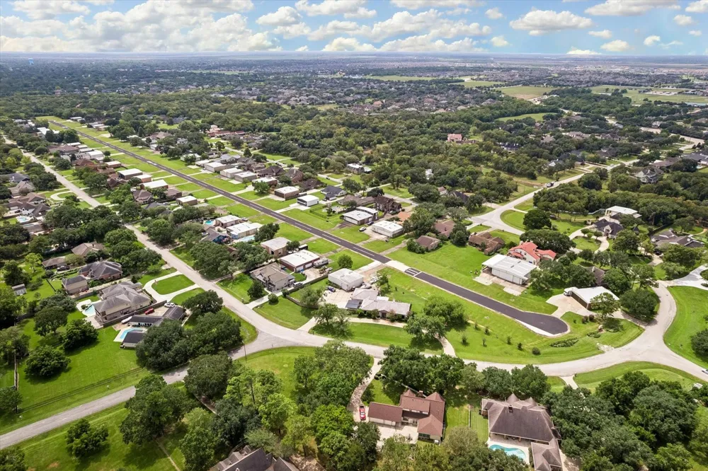 2103 Airline Drive Friendswood, TX 77546