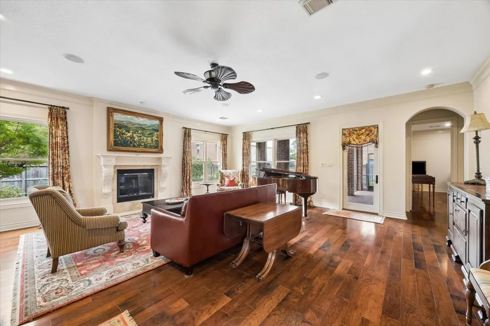 2103 Airline Drive Friendswood, TX 77546