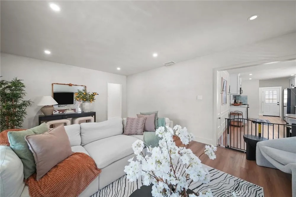 6013 Gregory Whittier, CA 90601