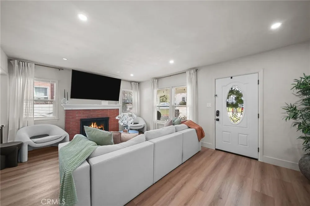 6013 Gregory Whittier, CA 90601