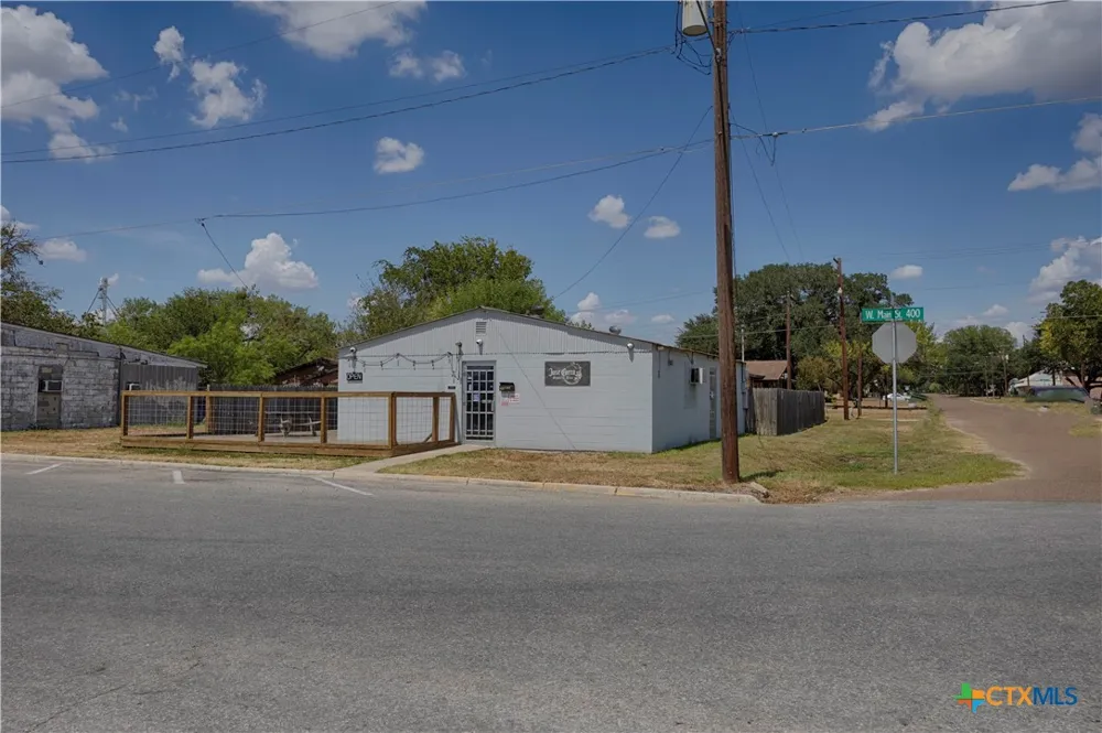 400 W Main Street Cuero, TX 77954
