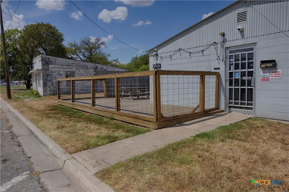 400 W Main Street Cuero, TX 77954