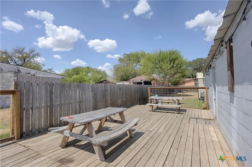 400 W Main Street Cuero, TX 77954