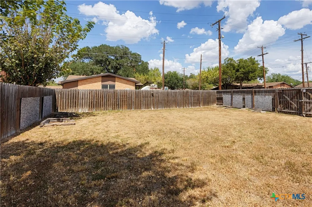 400 W Main Street Cuero, TX 77954