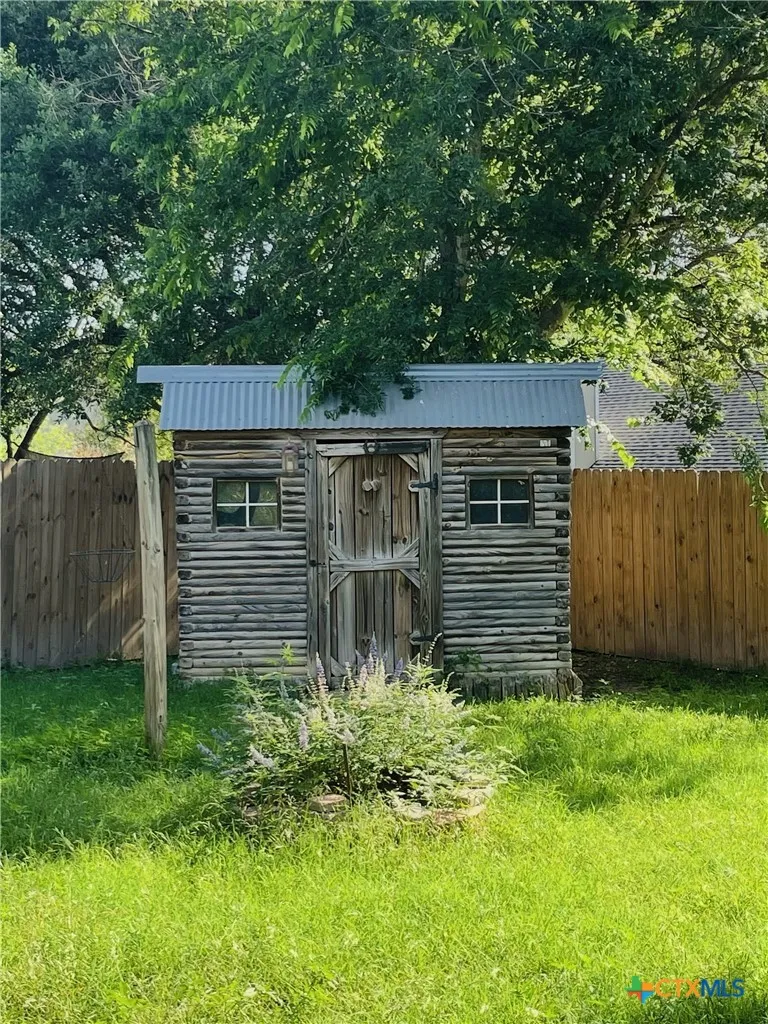 6 Kirkwood Cove New Braunfels, TX 78130