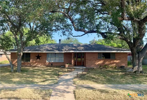 2202 E Loma Vista Avenue