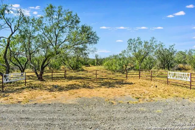 20788 us highway 83 Laredo, TX 78041