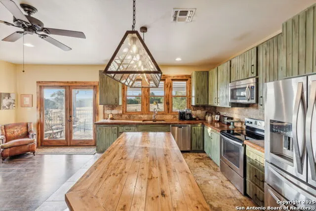 232 Stoneleigh Road Center Point, TX 78010