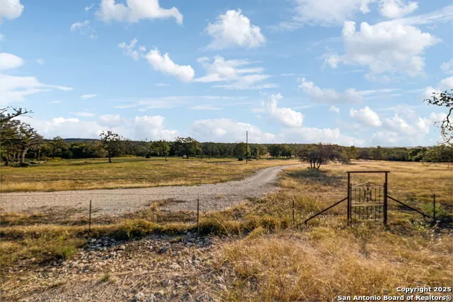 232 Stoneleigh Road Center Point, TX 78010