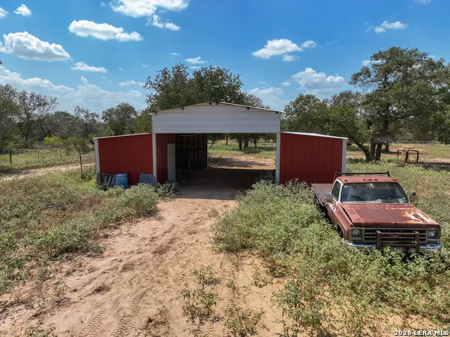 445 Private Road 7822 Natalia, TX 78059