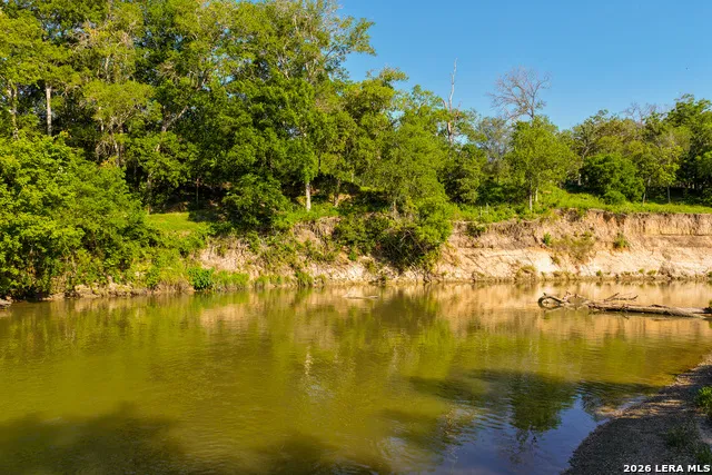 279 FERMIN LN Seguin, TX 78155