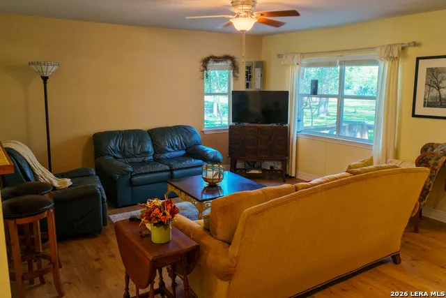 279 FERMIN LN Seguin, TX 78155