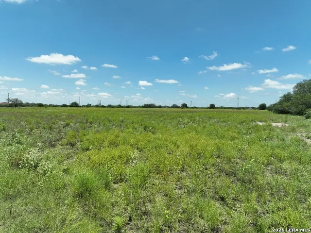 13407 Fm 1346 St.Hedwig, TX 78152