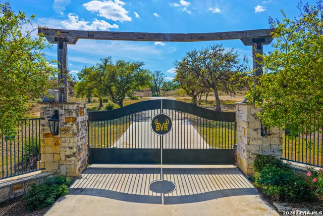 222 El Parisio Bandera, TX 78003