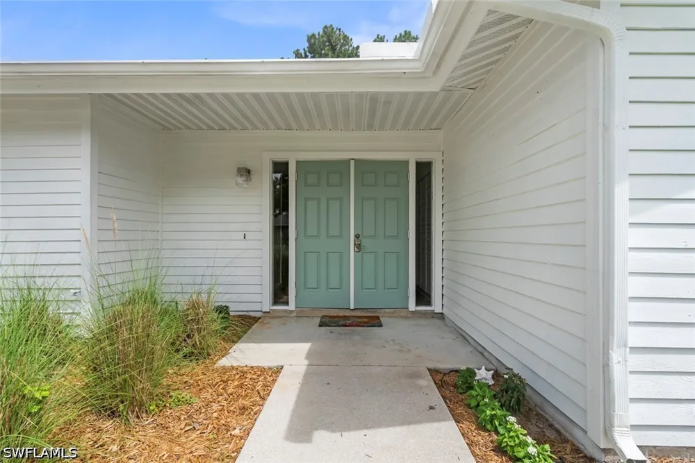QUEENS WAY E Naples, FL 34112