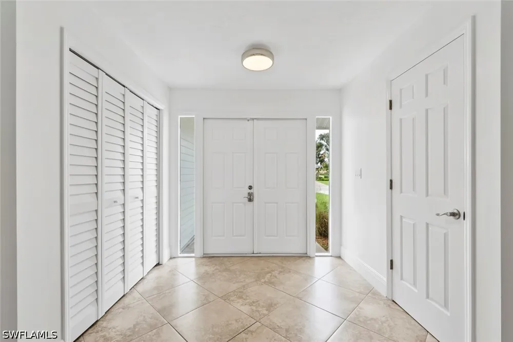 QUEENS WAY E Naples, FL 34112