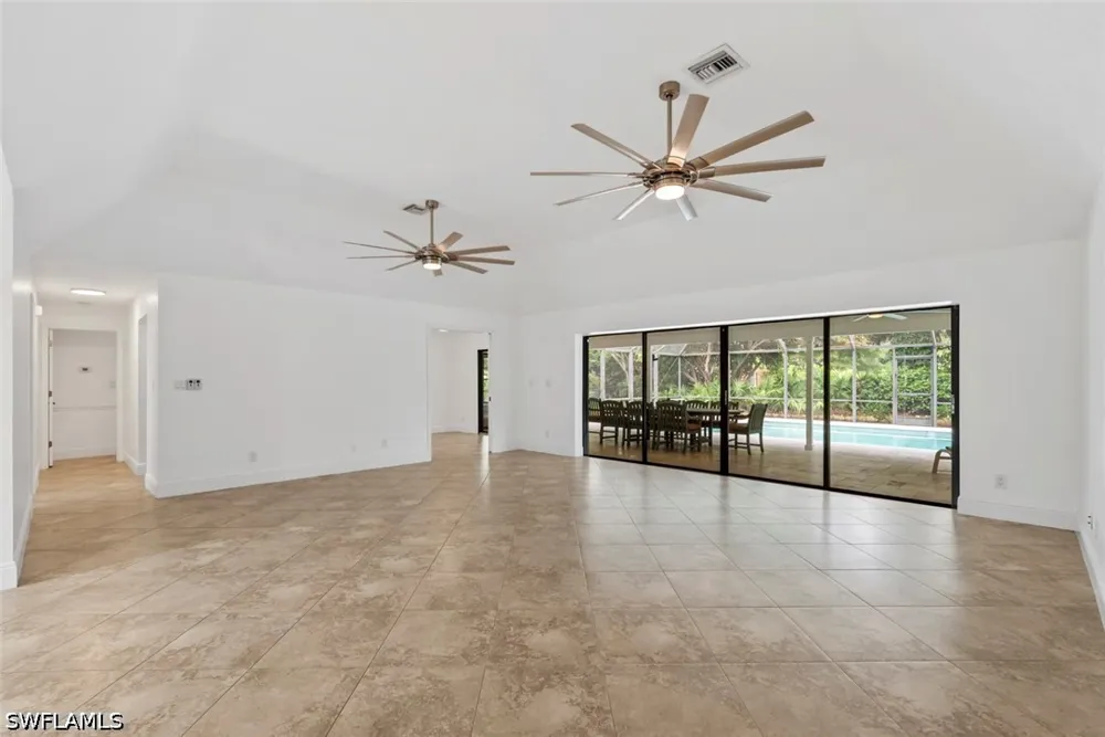 QUEENS WAY E Naples, FL 34112