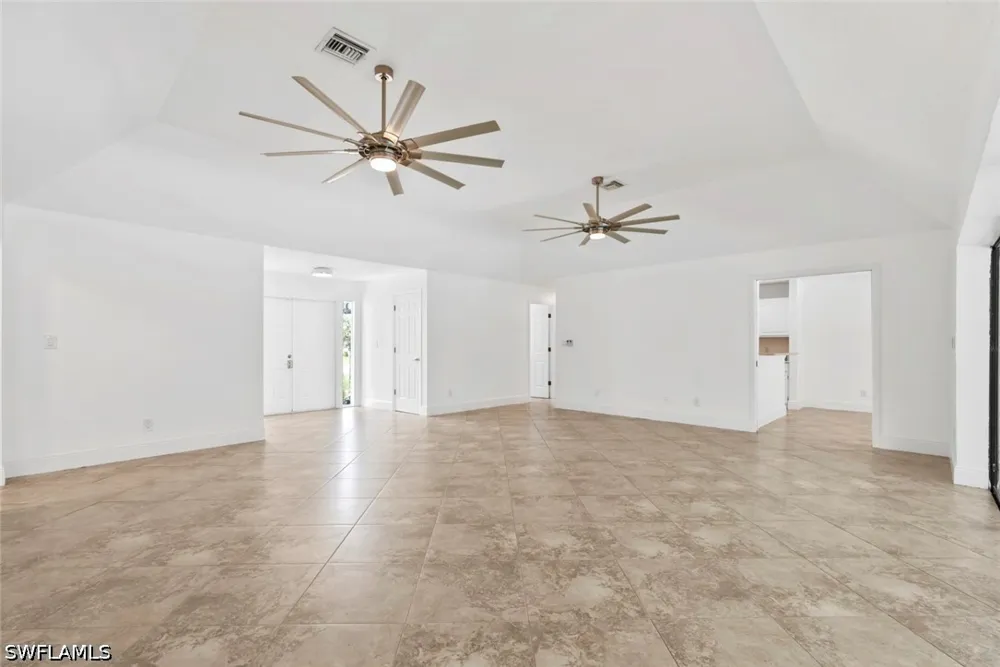 QUEENS WAY E Naples, FL 34112