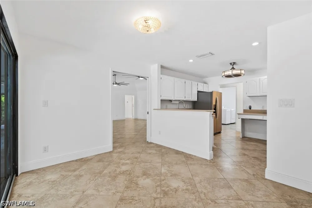 QUEENS WAY E Naples, FL 34112