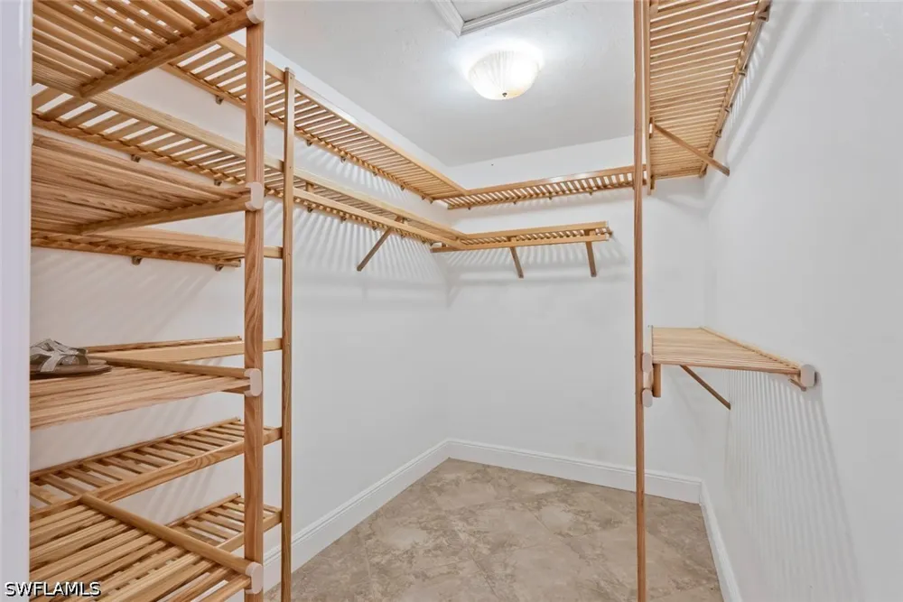QUEENS WAY E Naples, FL 34112