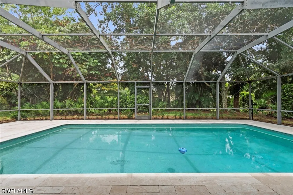QUEENS WAY E Naples, FL 34112