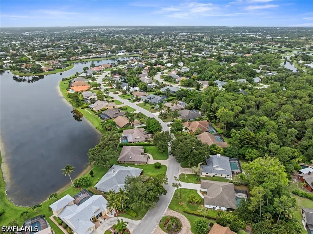 QUEENS WAY E Naples, FL 34112