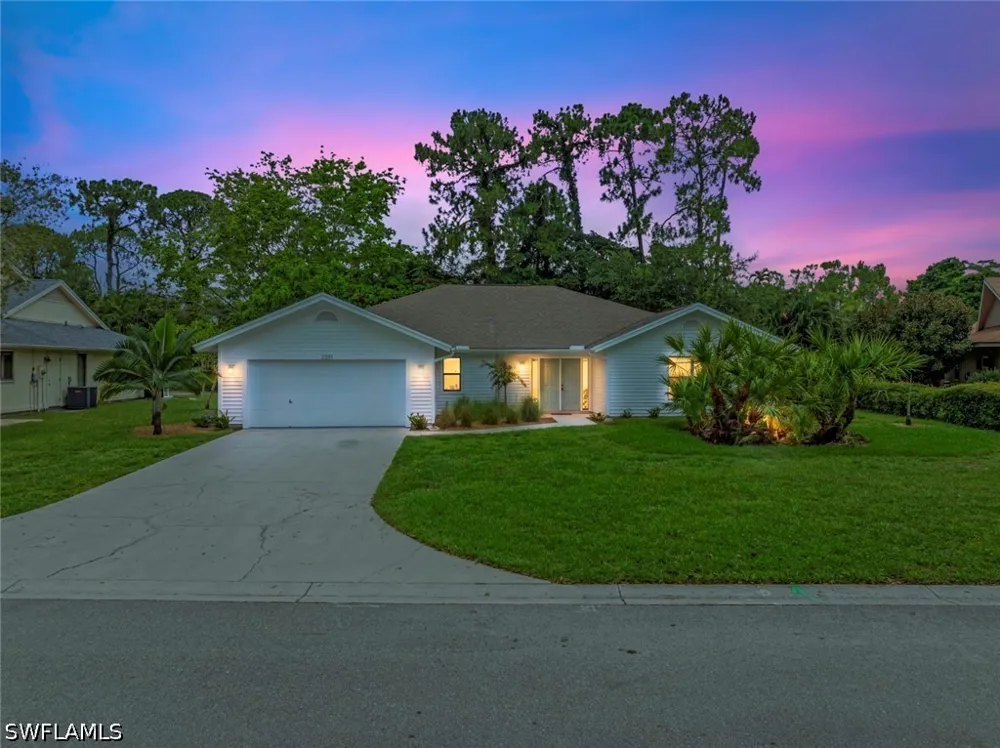 QUEENS WAY E Naples, FL 34112